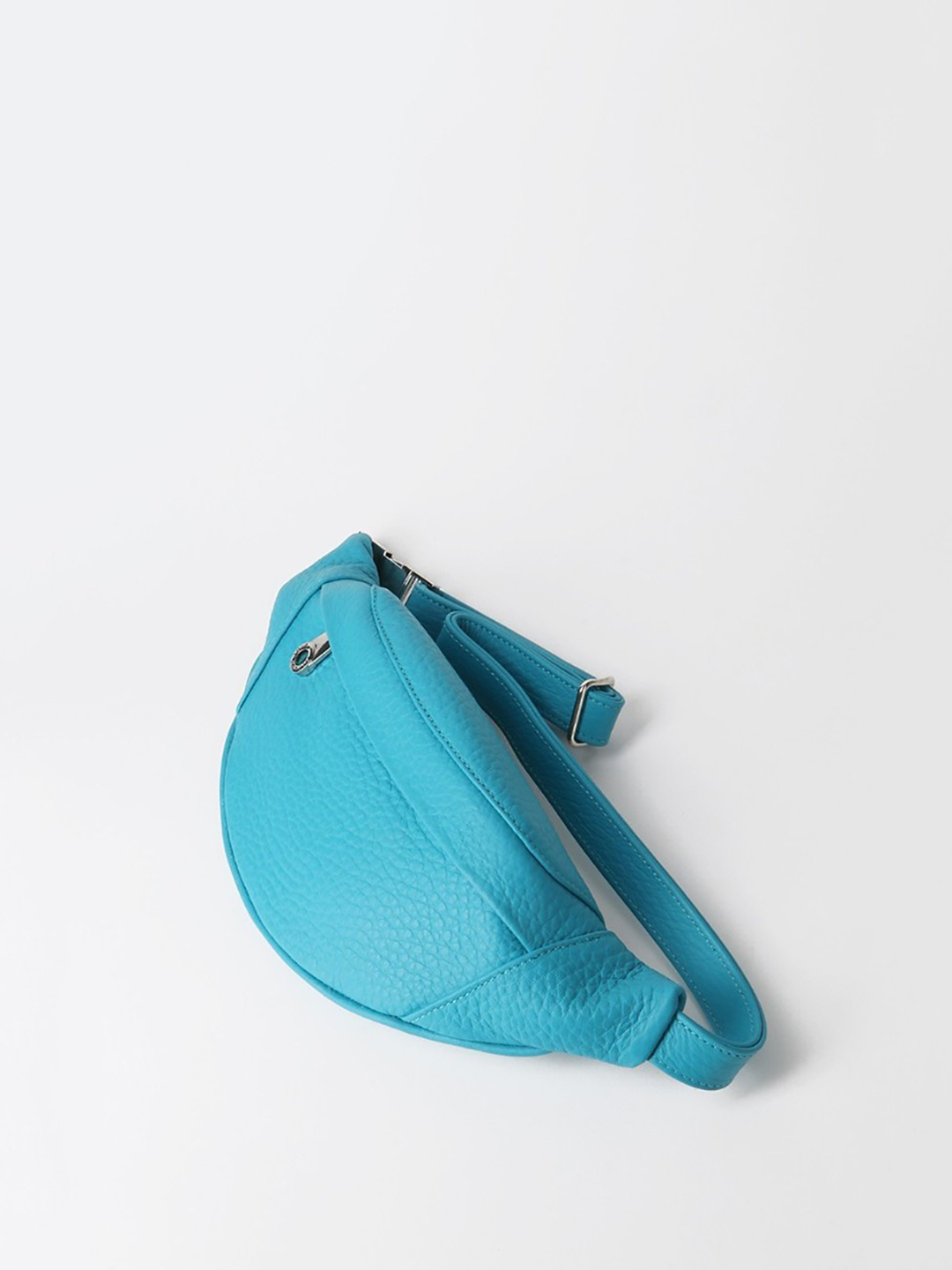 Фото Женская сумка на пояс из нежно голубой кожи Сумки на пояс