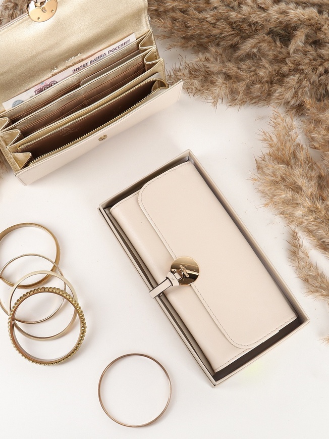 Комбинированный кошелек-флап с элегантной пряжкой и стеганым клапаном