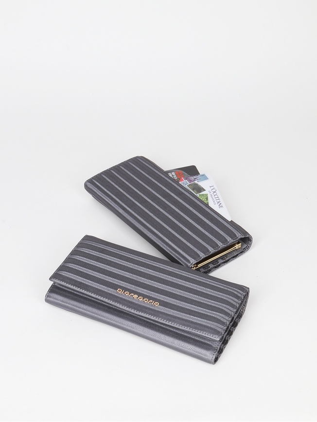 Классический женский кошелек из мягкой кожи с тиснением под ската