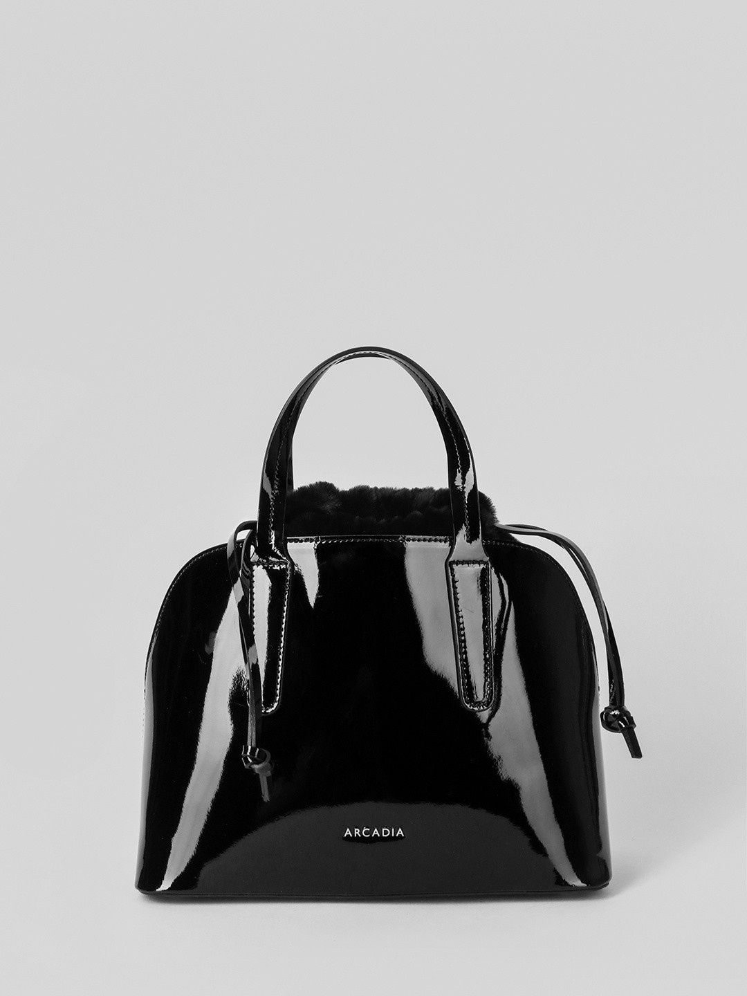 Фото Женская сумка-тоут из натуральной лаковой кожи с декором из искусственного меха Классические сумки