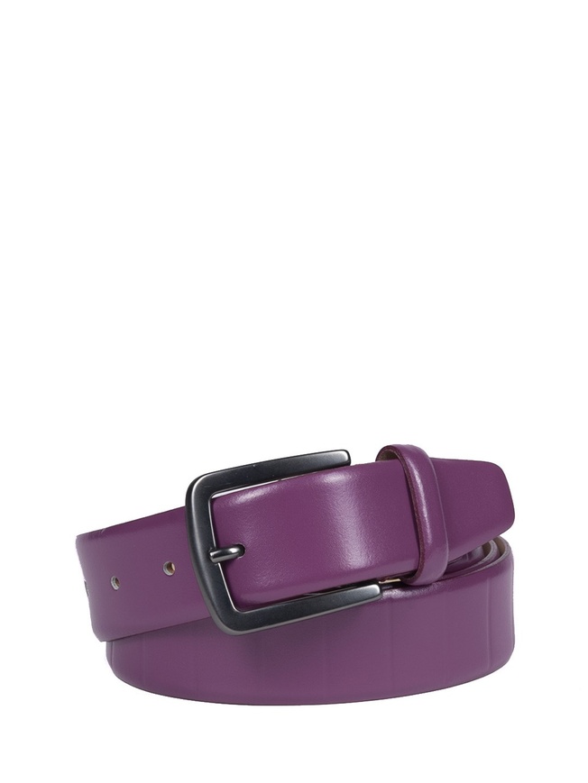 Женский ремень из гладкой кожи с рельефным тиснением и черненой матовой пряжкой