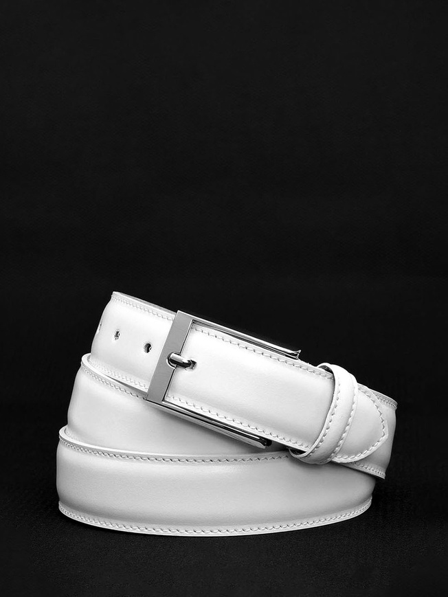 Классический брючный ремень из глянцевой белоснежной кожи с серебристой пряжкой