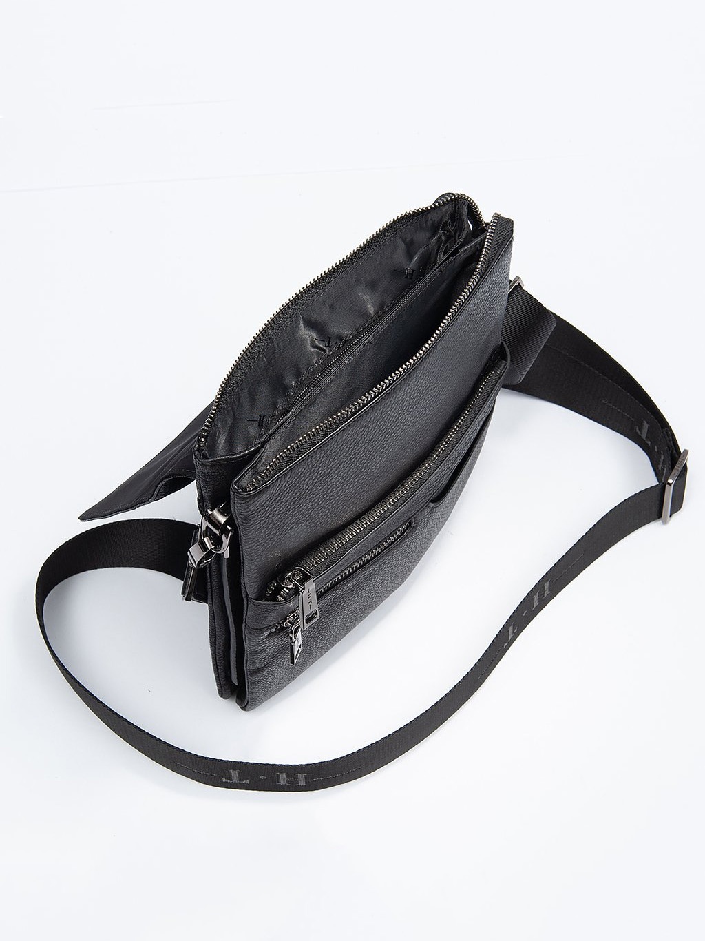 Фото Кожаная мужская сумка через плечо черного цвета Сумки через плечо