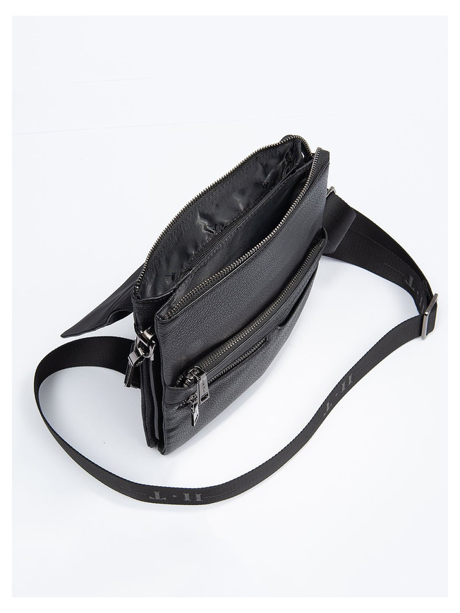 Кожаная мужская сумка через плечо черного цвета