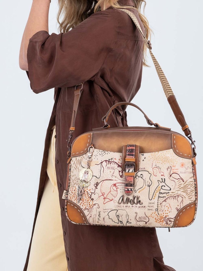 Вместительная женская сумка из коллекции