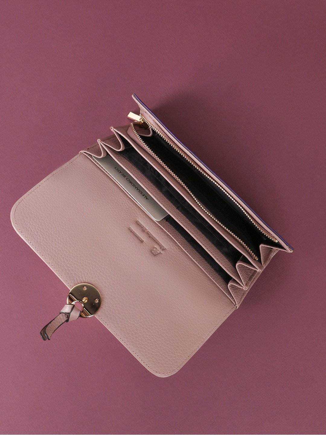 Фото Комбинированный кошелек-флап с элегантной пряжкой и стеганым клапаном Кошельки