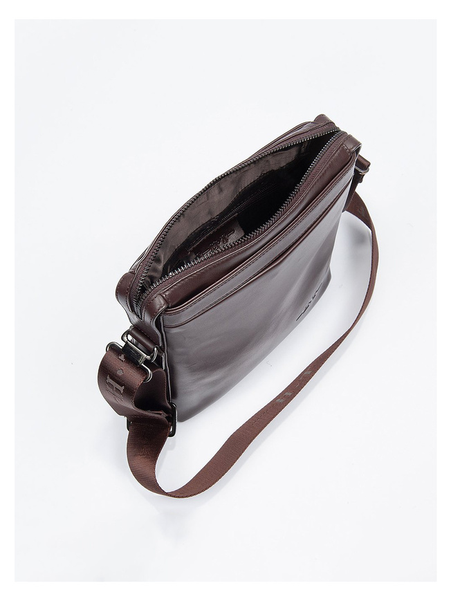 Кожаная мужская сумка через плечо коричневого цвета
