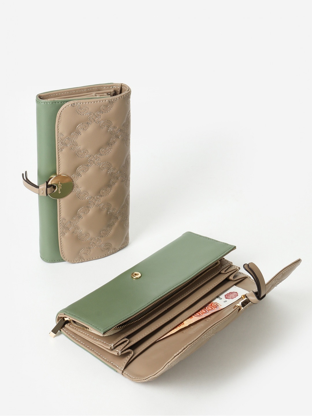 Фото Комбинированный кошелек-флап с элегантной пряжкой и стеганым клапаном Кошельки