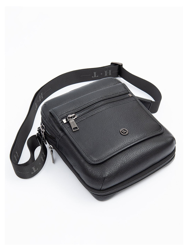 Кожаная мужская сумка через плечо черного цвета