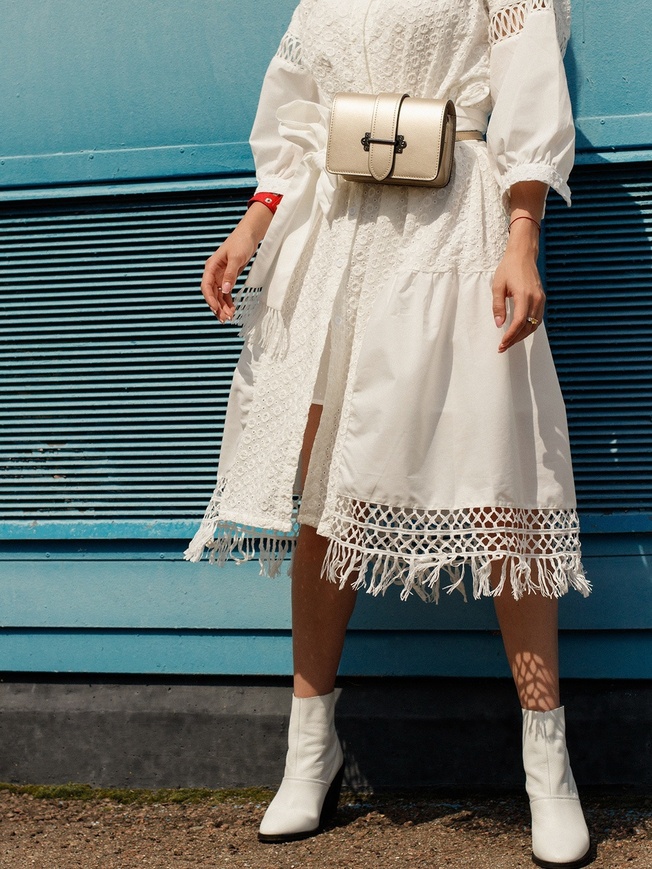 Женская поясная сумка-бельтбэг из плотной кожи золотистого оттенка