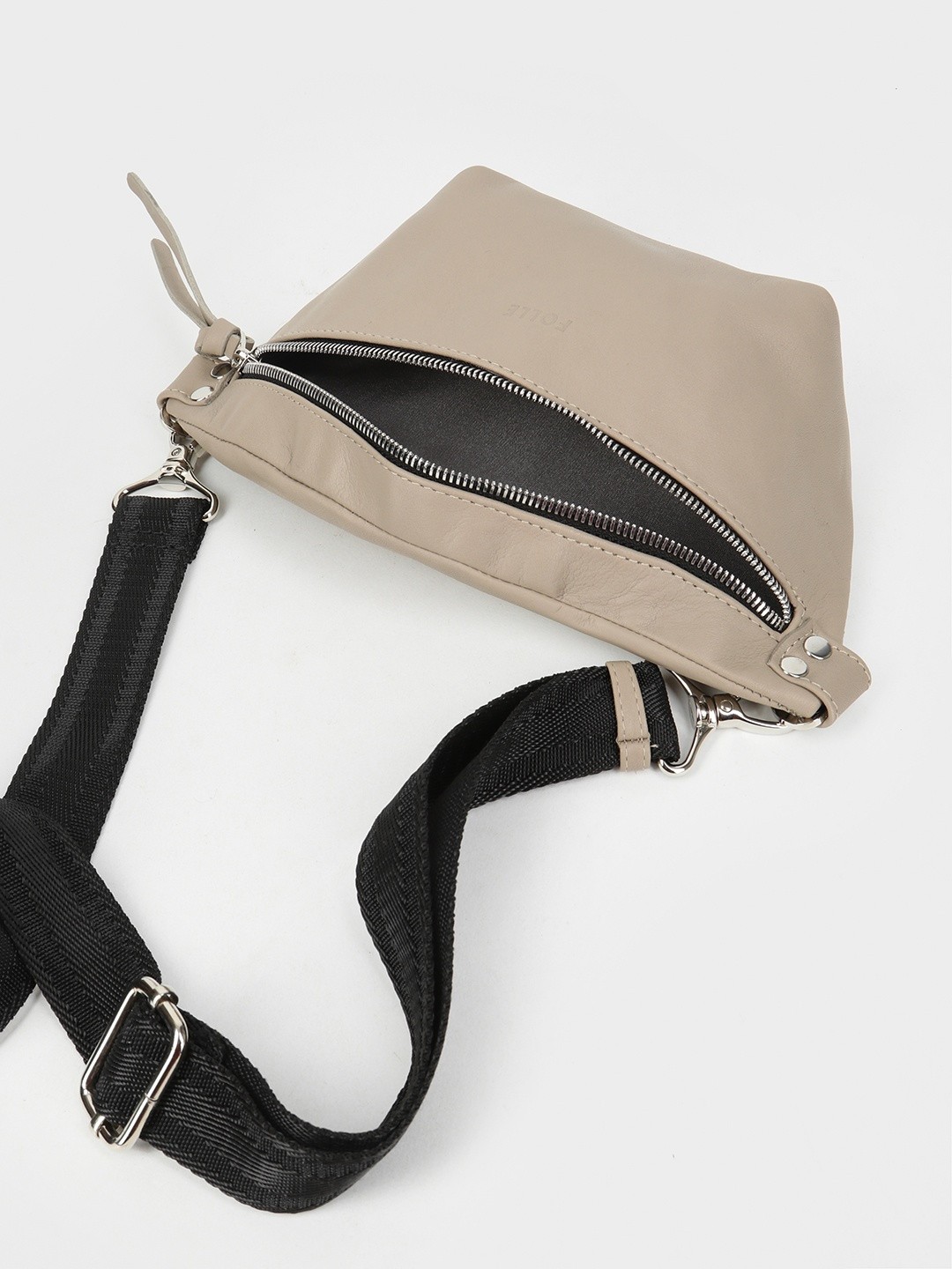 Изображение Женская поясная сумка из гладкой кожи бежевого оттенка Folle 2476 vitello beige Фото Женская поясная сумка из гладкой кожи бежевого оттенка Сумки на пояс