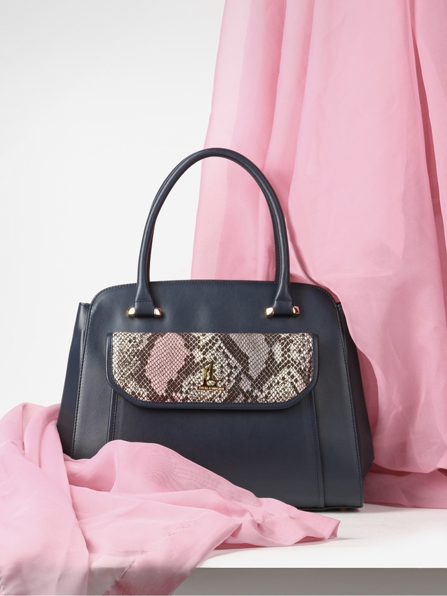 Женская сумка-тоут из гладкой кожи c анималистичным принтом под питона