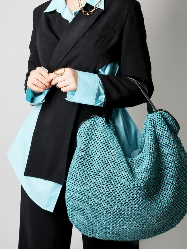 Мягкая сумка-хобо на плечо из натуральной кожи и плетеной рафии