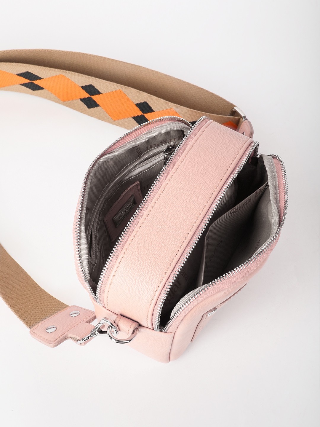 Изображение Женская сумка кросс-боди из кожи с тиснением под ската Sara Burglar 916 sand rosa Фото Женская сумка кросс-боди из кожи с тиснением под ската Сумки кросс-боди