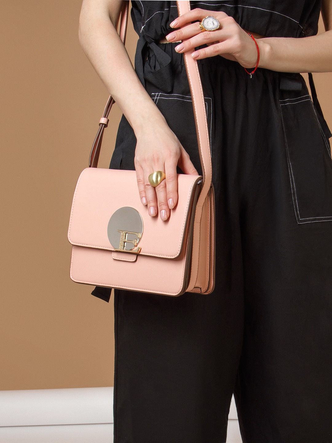 Фото Женская сумочка кросс-боди с круглой пряжкой Сумки кросс-боди